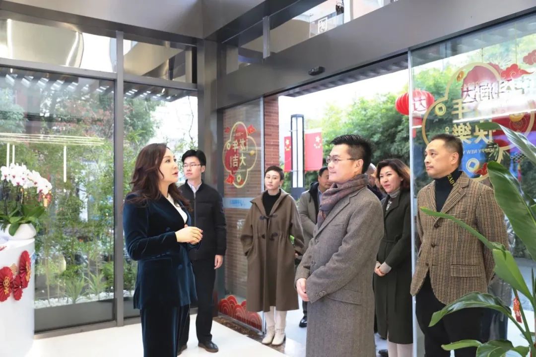 上海市虹口區(qū)委常委、副區(qū)長(zhǎng)吳偉平一行蒞臨中科潤(rùn)達(dá)實(shí)地調(diào)研